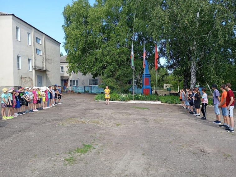 Открытие детского пришкольного оздоровительного лагеря.